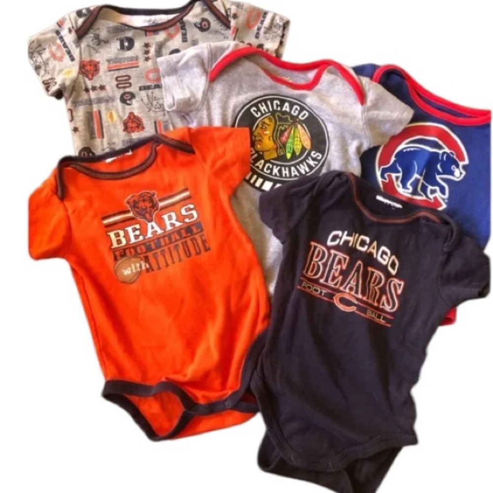 Chicago Teams Short Sleeve Onesie Bundle of 5 Sz 6-12 Mo Bears, Blackhawks Cubs